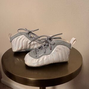 Nike Foamposite Lil Posite One KSA Gray White Toddler Shoes CW0981-001 3C